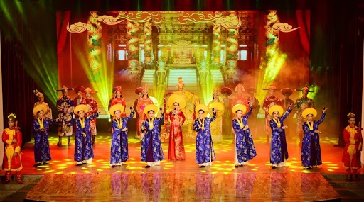 Trình diễn Áo dài show, Huế