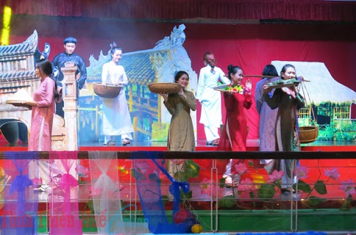 Trình diễn Áo dài show, Huế