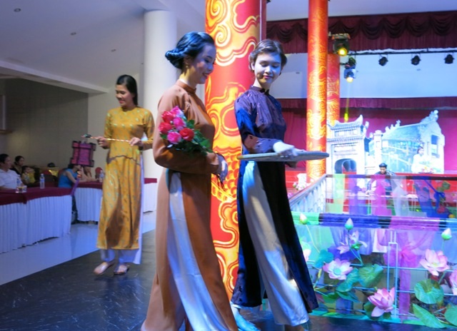 Trình diễn Áo dài show, Huế
