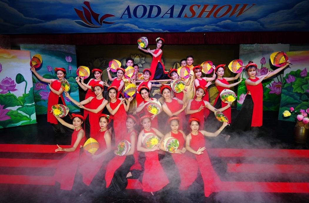 Trình diễn Áo dài show, Huế