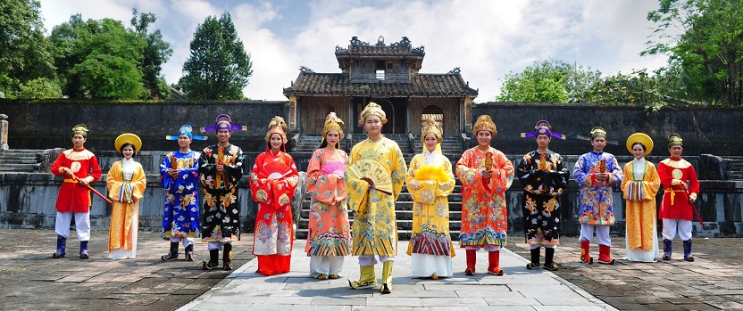 Trình diễn Áo dài show, Huế