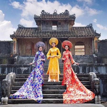 Trình diễn Áo dài show, Huế