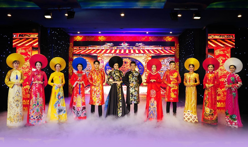 Trình diễn Áo dài show, Huế