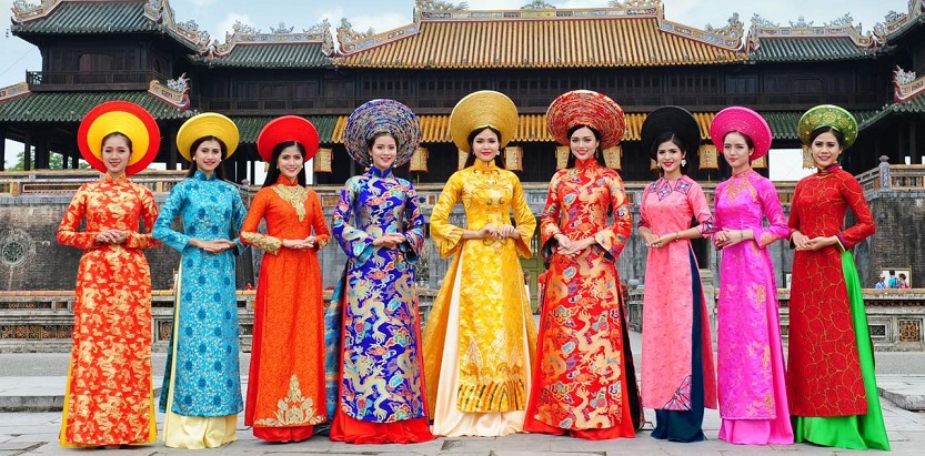 Trình diễn Áo dài show, Huế