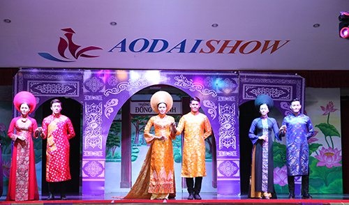 Trình diễn Áo dài show, Huế