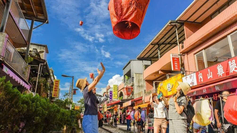 Tour Đài Loan 5N4Đ 2026 | Đài Bắc – Đài Trung – Cao Hùng (Starlux Airlines)