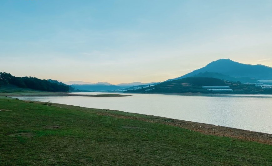 Tour cắm trại tại Cây thông cô đơn