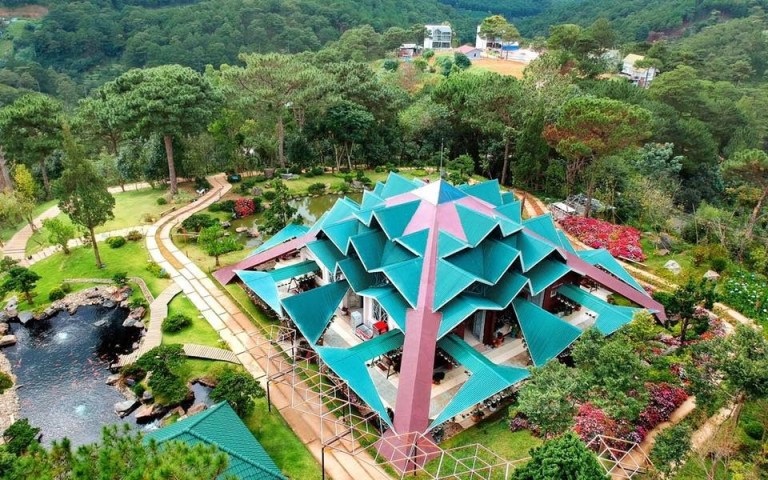Khu du lịch Lá Phong Đà Lạt
