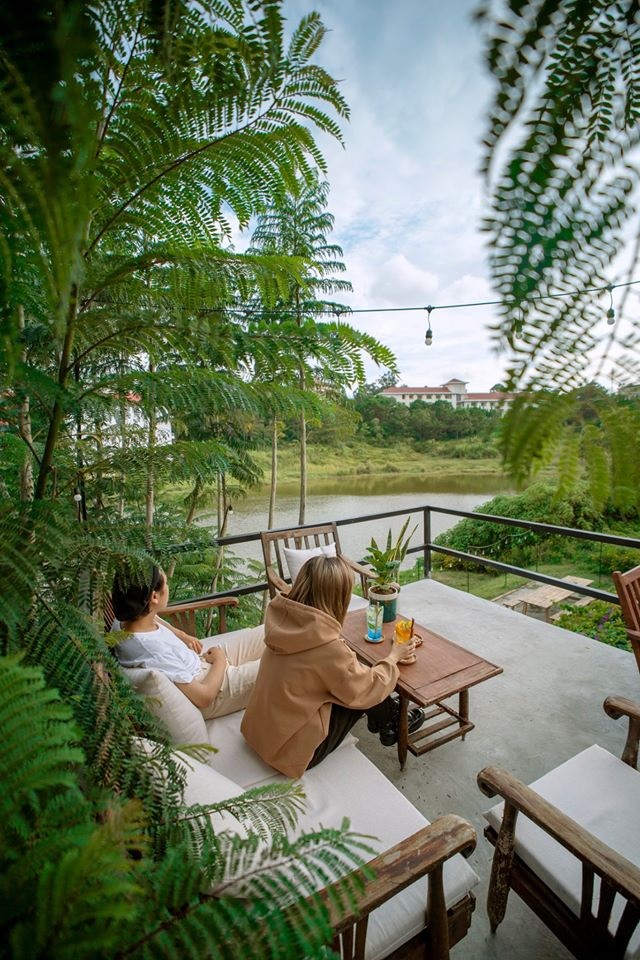 Lơ-ghim Café & Bistro