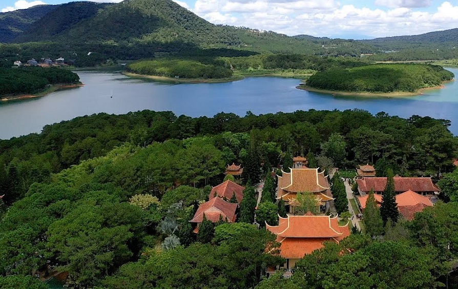 Đặt vé máy bay giá rẻ đến Đà Lạt
