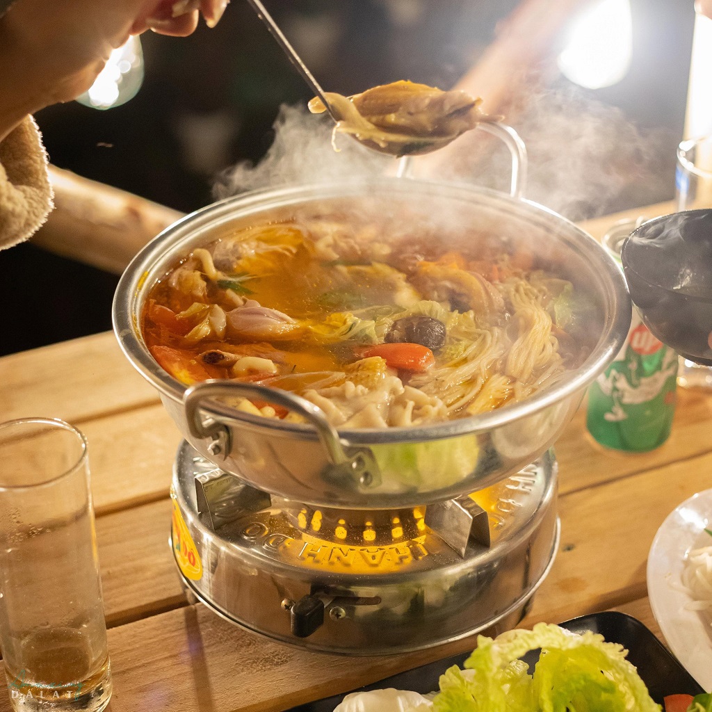 Tiệm gà đồi Đà Lạt