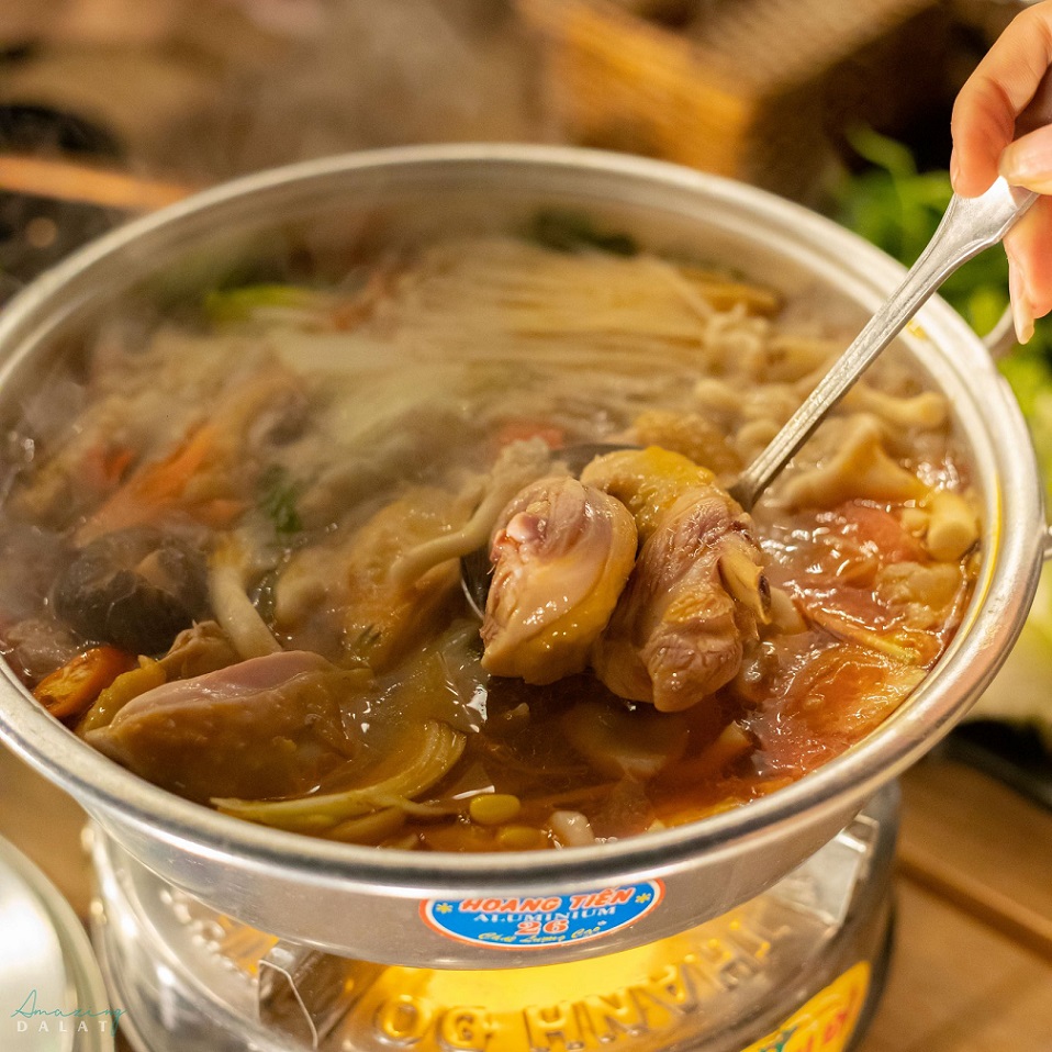 Tiệm gà đồi Đà Lạt