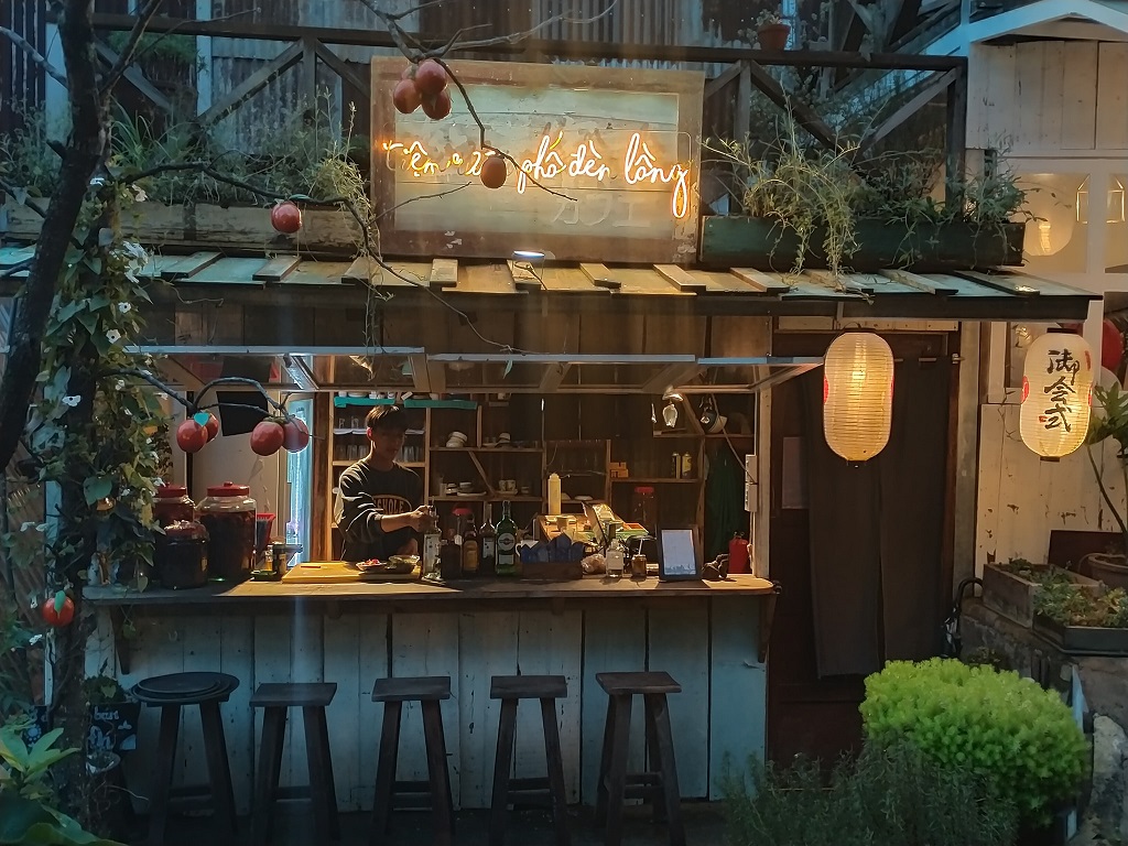 (Tạm thời đóng cửa) Đặt chỗ tại Tiệm rượu phố đèn lồng Đà Lạt