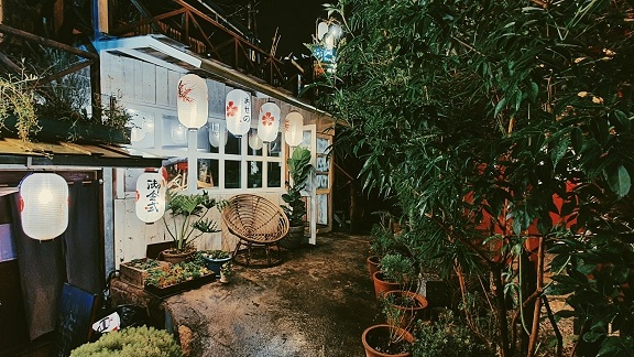 (Tạm thời đóng cửa) Đặt chỗ tại Tiệm rượu phố đèn lồng Đà Lạt