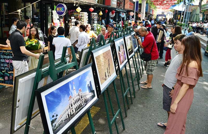 Đường sách Nguyễn Văn Bình, Hồ Chí Minh