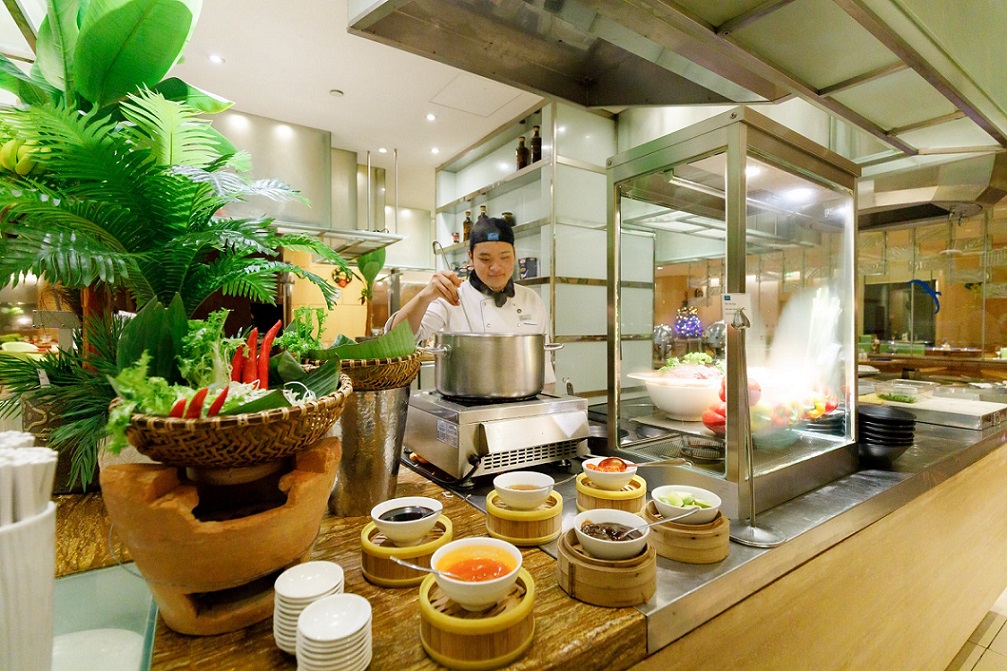 Buffet nhà hàng Feast tại khách sạn Sheraton Nha Trang