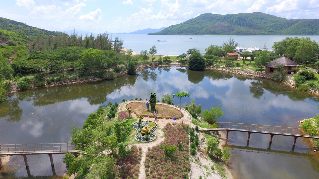 Tour Đảo khỉ - Suối hoa lan một ngày từ Nha Trang