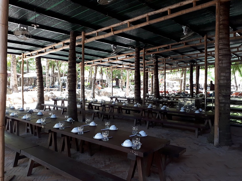 Nhà hàng Y-Bar tại I-resort Nha Trang