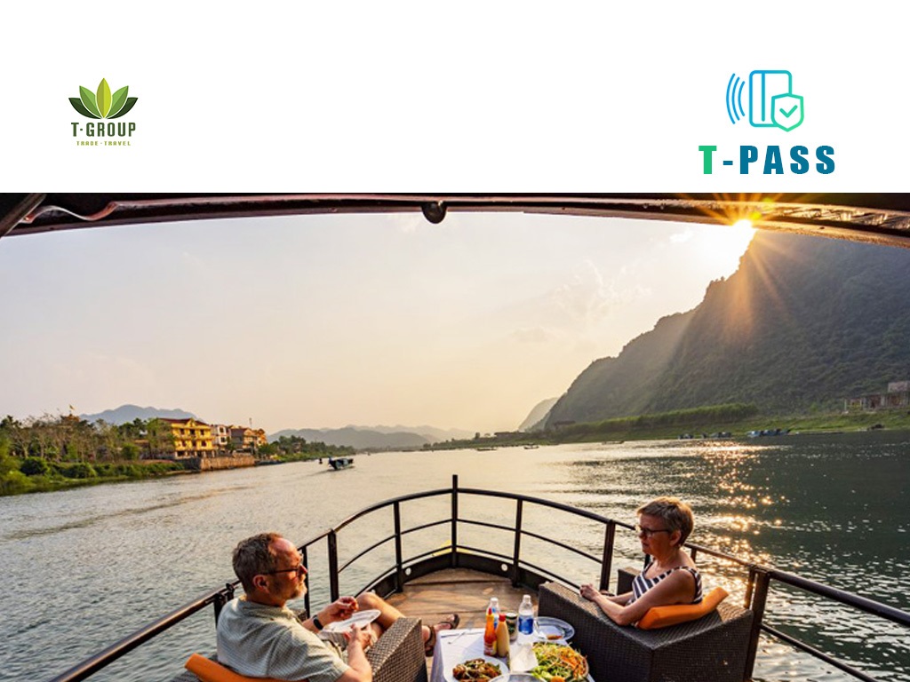 Ngồi du thuyền ngắm hoàng hôn ở Phong Nha, Quảng Bình 