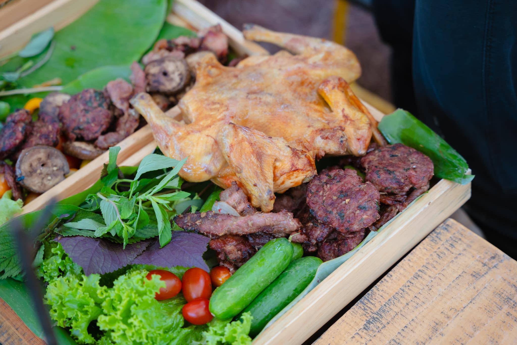 Chèo SUP và tiệc nướng BBQ trên Hồ Tuyền Lâm