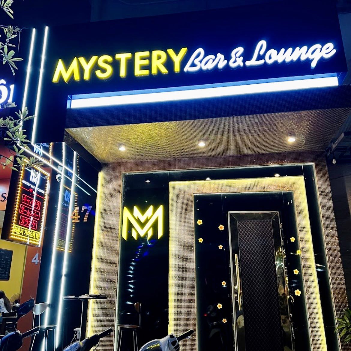 Mystery bar & lounge 