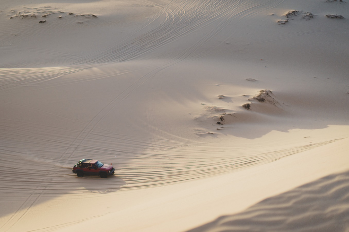 Tour xe jeep tham quan Đồi cát trắng và Mũi Yến Mũi Né