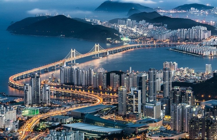 Khám phá đêm Busan - Ghé thăm Hwangnyeong, đảo Dongbaek, trung tâm chiếu phim Busan