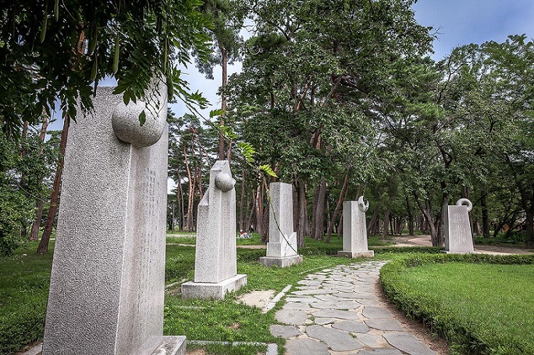 Công viên Tưởng niệm Heo Gyun và Heo Nan Seolheon, Gangneung