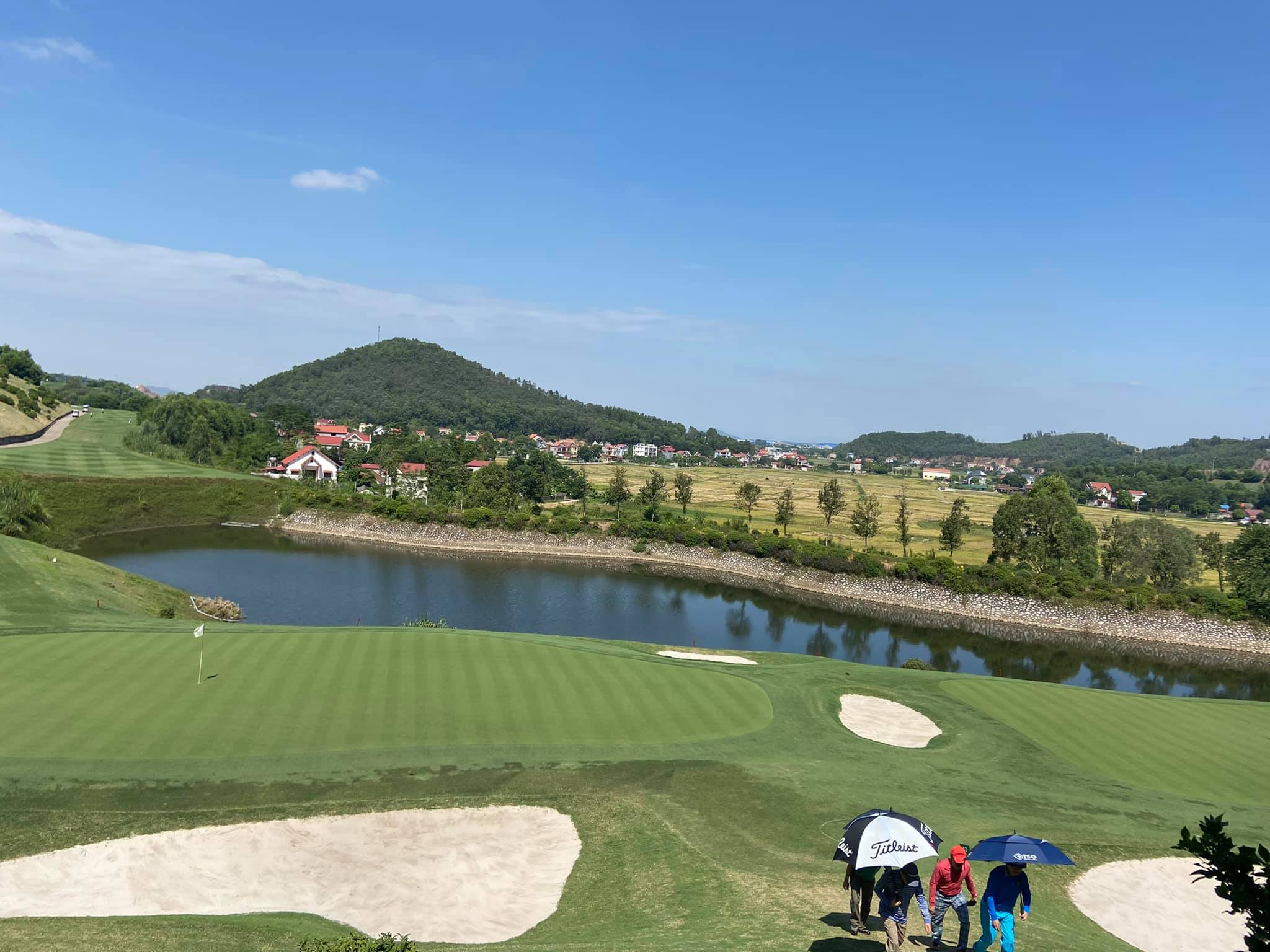 Amber Hills Golf & Resort (Yên Dũng)