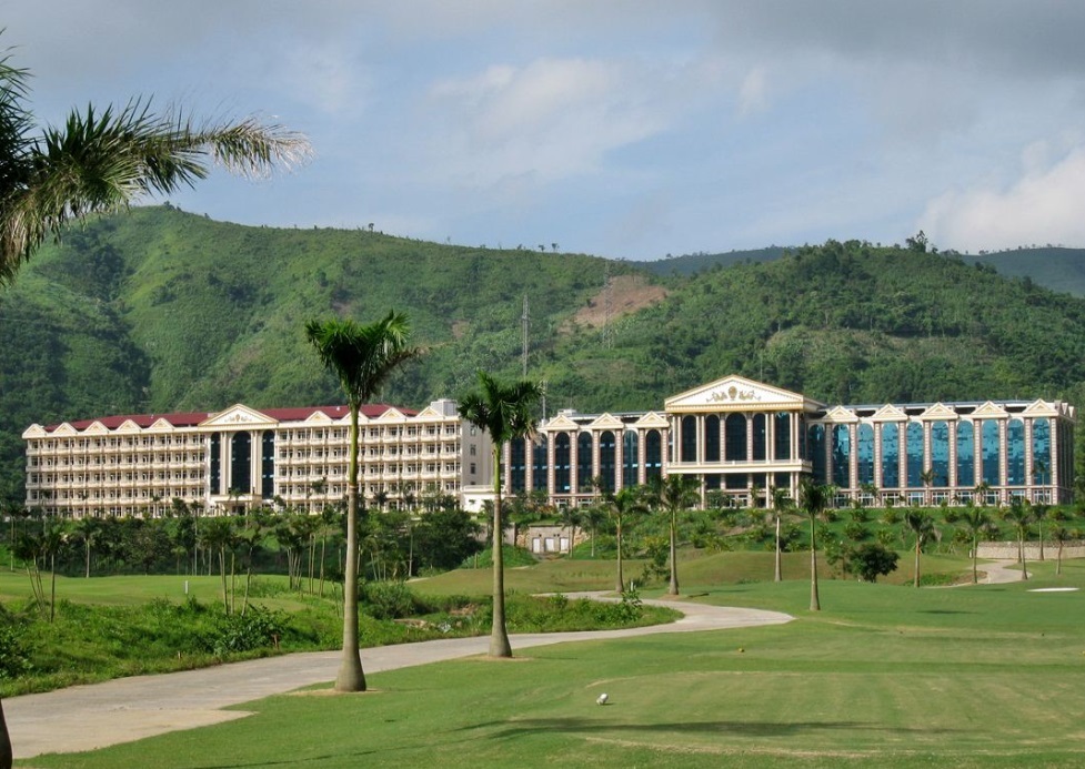 Sân golf Phoenix Lương Sơn