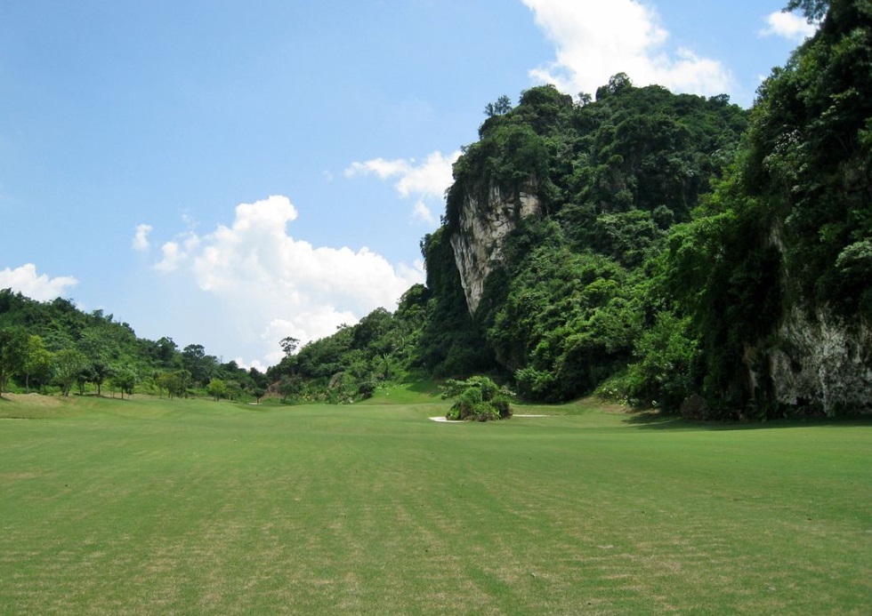 Sân golf Phoenix Lương Sơn