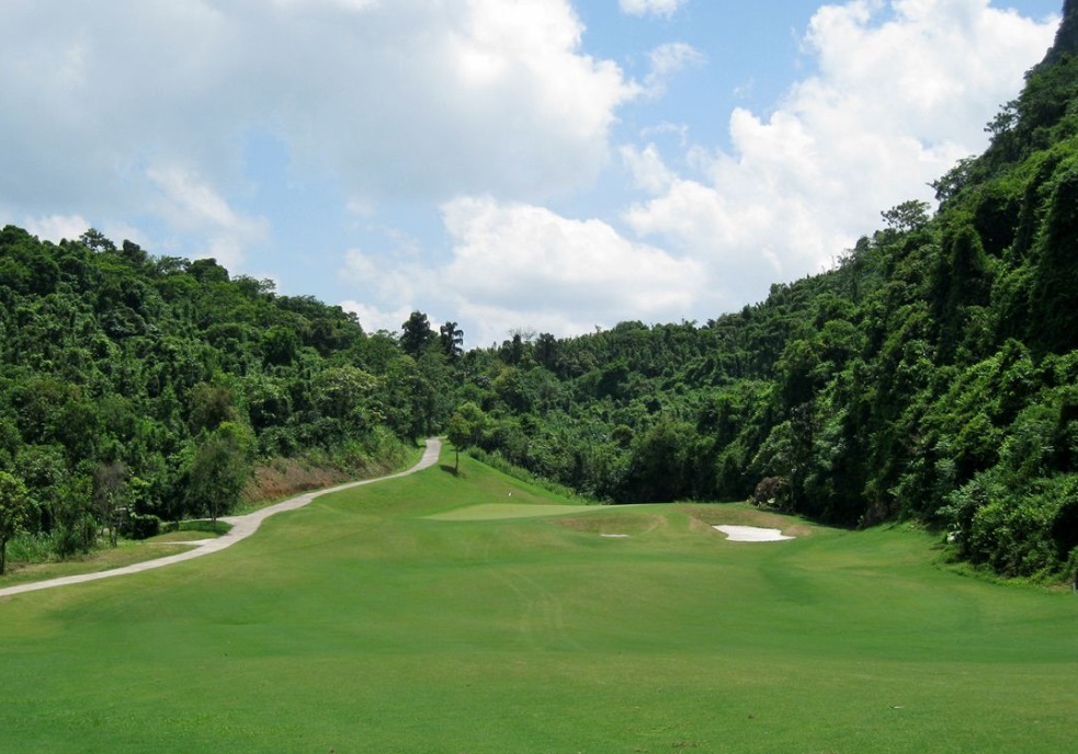 Sân golf Phoenix Lương Sơn