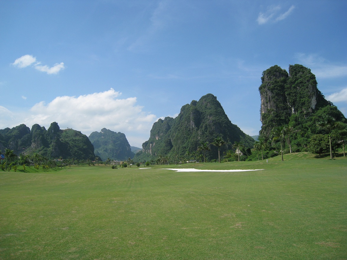 Sân golf Phoenix Lương Sơn