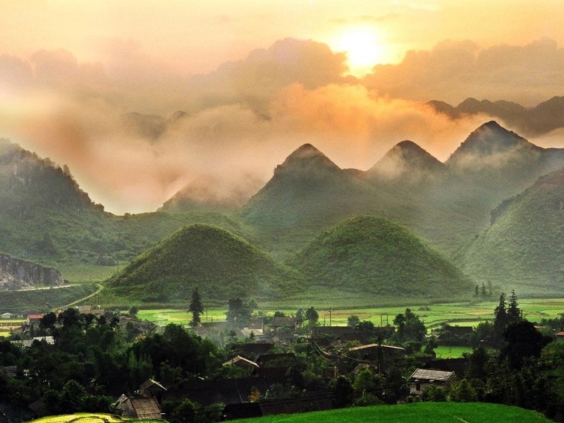 Tour Hà Giang - Khám phá Quản Bạ, Đồng Văn, Lũng Cú, ngồi thuyền trên sông Nho Quế chiêm ngưỡng hẻm vực Tu Sản