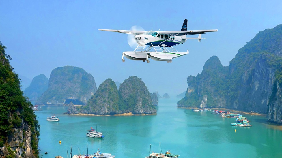 Thủy phi cơ ngắm cảnh Vịnh Hạ Long