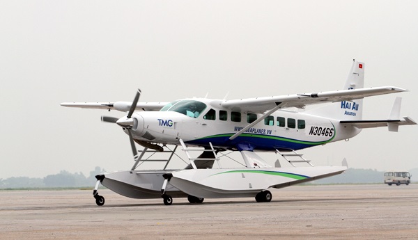 Thủy phi cơ ngắm cảnh Vịnh Hạ Long