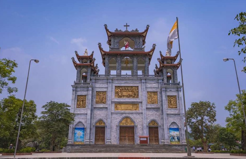 Tour ngồi thuyền trên sông Son, Phong Nha