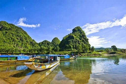 Tour ngồi thuyền trên sông Son, Phong Nha