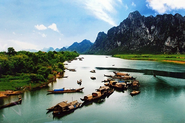 Tour ngồi thuyền trên sông Son, Phong Nha