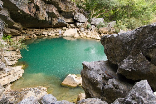 [Tạm ngưng] Tour 1 ngày - Trekking qua những hang động ở Tú Làn 