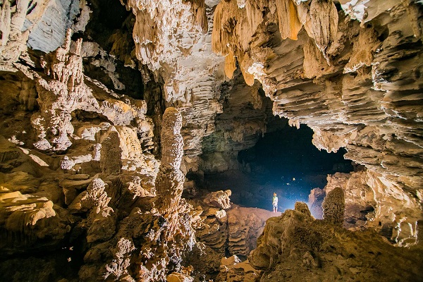 [Tạm ngưng] Tour 1 ngày - Trekking qua những hang động ở Tú Làn 