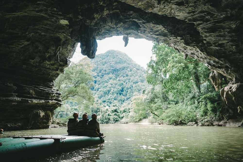 [Tạm ngưng] Tour 1 ngày - Trekking qua những hang động ở Tú Làn 