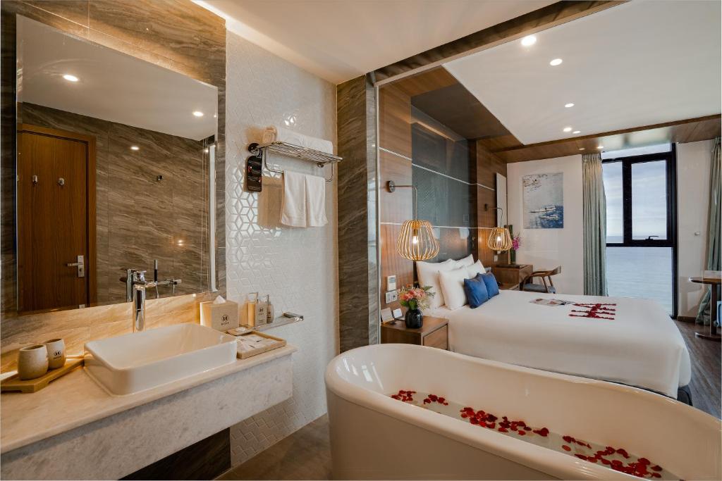 HAIAN Beach Hotel & Spa