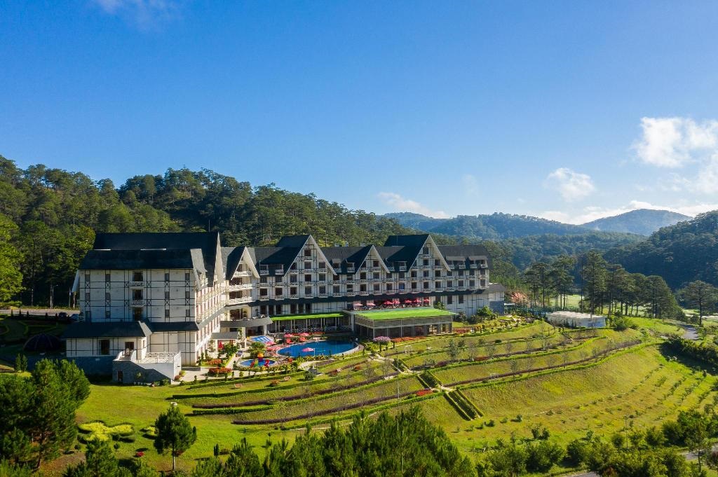 [Stay & Play] Swiss Belresort + Sân golf Sam Tuyền Lâm