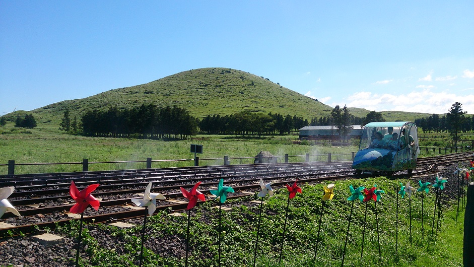 Sống trong những thước phim cổ ở Fairy and Woodmans Theme Park và trải nghiệm đạp xe Rail Bike tại Jeju