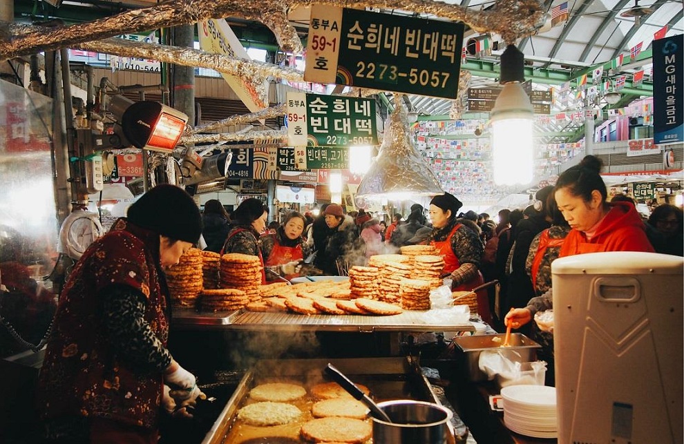 Tour đêm khám phá Changgyeong-gung, Chùa Jogyesa, Tháp N Seoul và ẩm thực chợ Gwangjang
