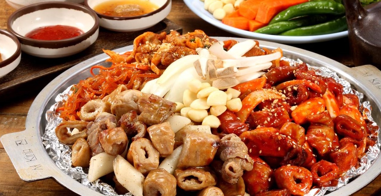 Lòng nướng tại nhà hàng Aunt's Grilled Intestines ở Seoul