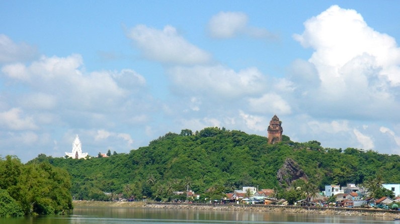 Đài Tưởng Niệm Núi Nhạn, Phú Yên