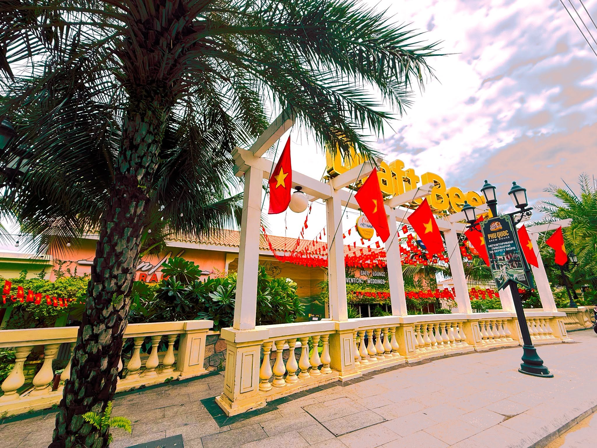 Nhà hàng Draft Beer Sunset Town Phú Quốc