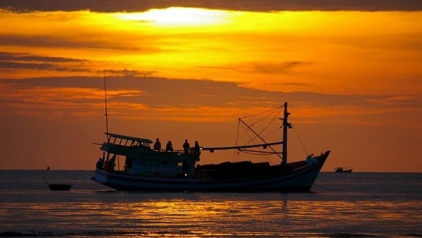 Tour ngắm hoàng hôn và câu mực đêm Phú Quốc